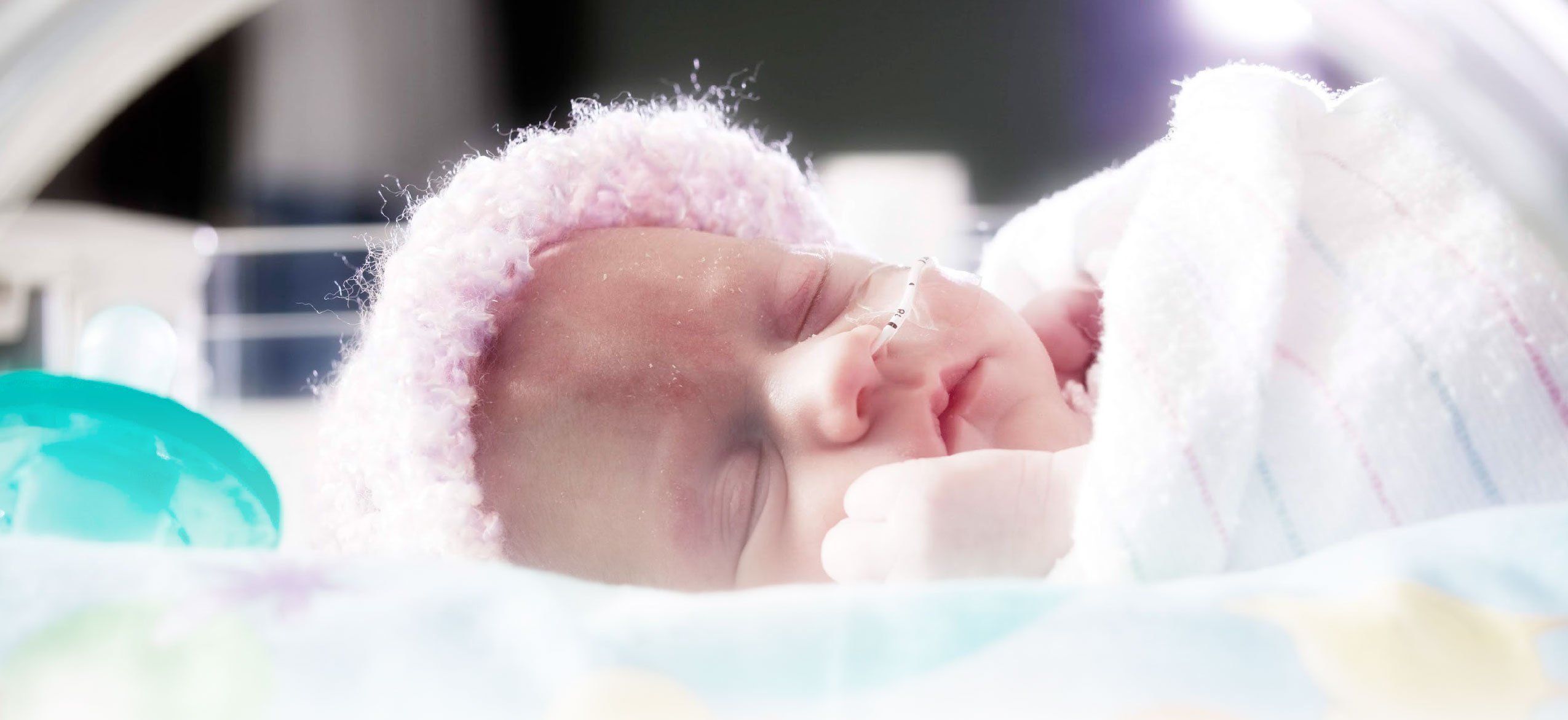 preemie-pink-hat-nose-cannula